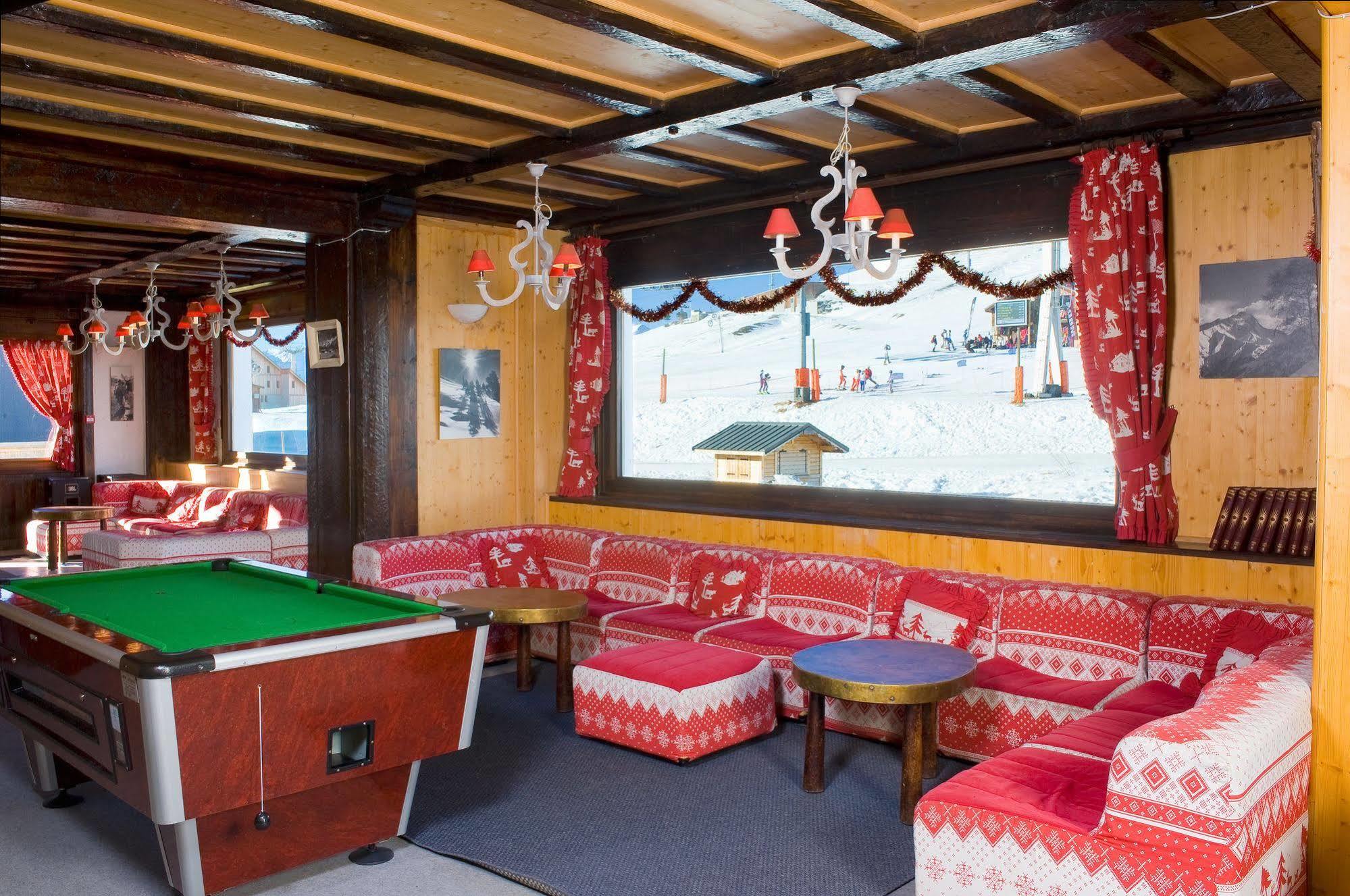 Madame Vacances Hotel Le Christina Alpe d'Huez Exterior foto