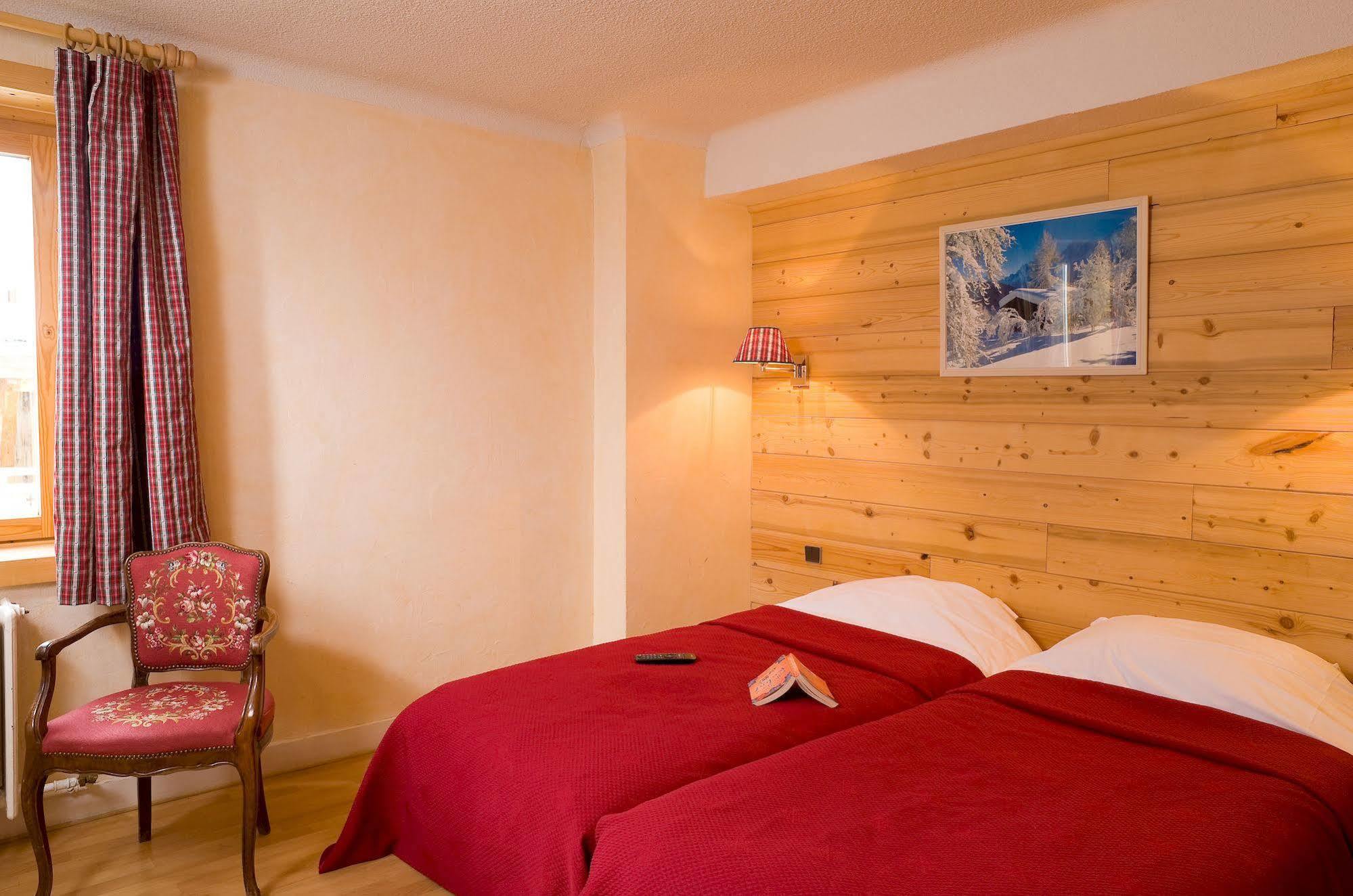 Madame Vacances Hotel Le Christina Alpe d'Huez Exterior foto